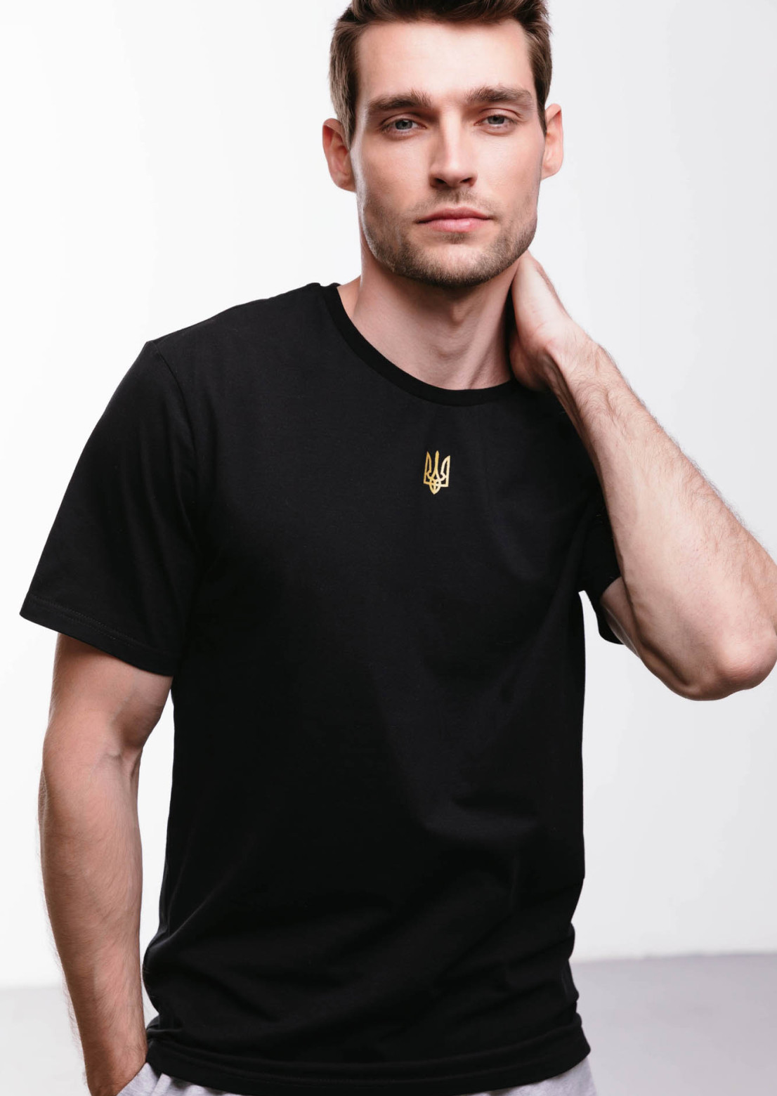 Men's black T-shirt with gold "герб"